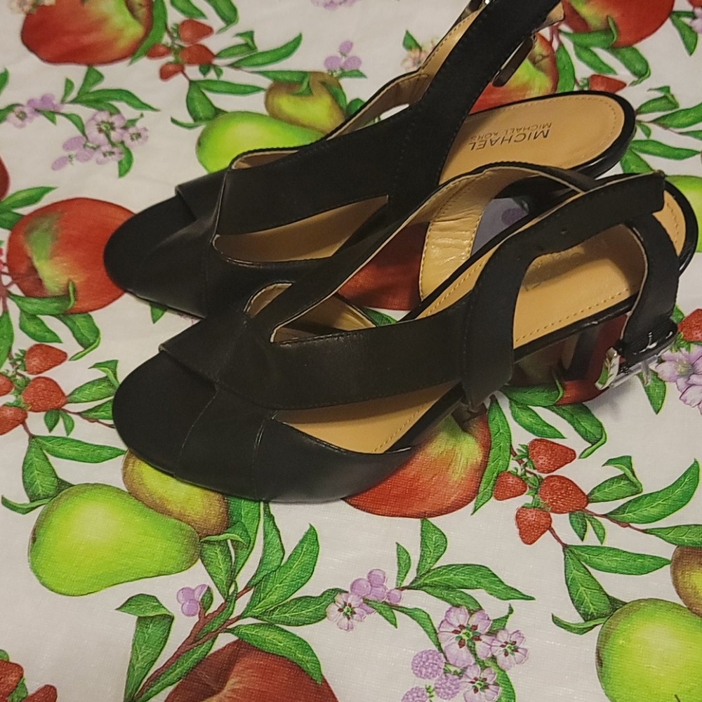 Micheal kors  Shoes Black  Color